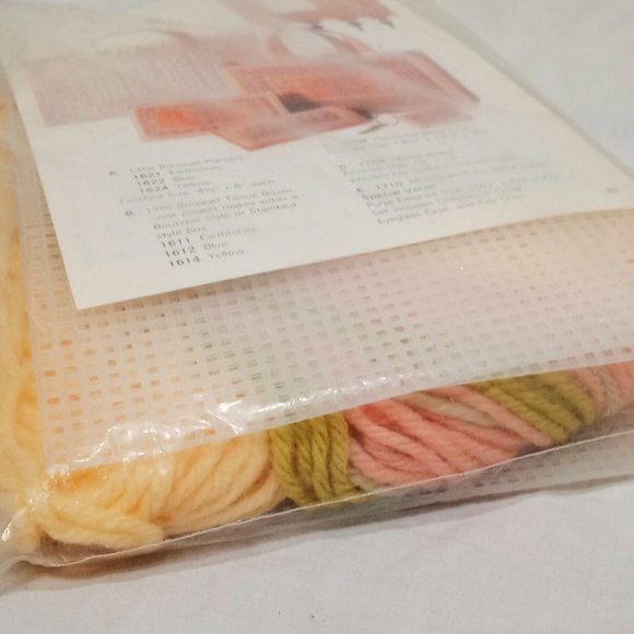 Memo Board Artcraft Concepts Plastic Canvas Kit 1704 Key Hooks Cream Green Pink - Picture 7 of 10